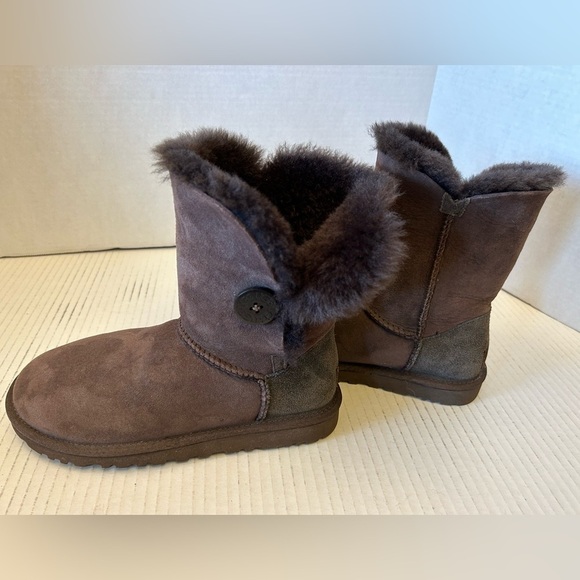 Ugg Australia winter snow Bailey button brown suede & sheepskin boots Sz-6. I - Picture 5 of 12